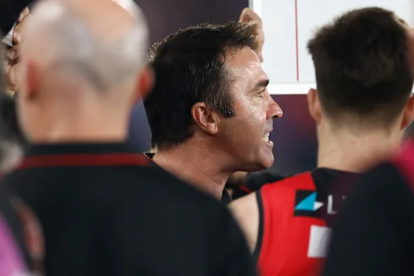 L'entraîneur d'Essendon, Brad Scott, était déçu du premier quart-temps de son équipe, mais a apprécié la réponse en seconde période.