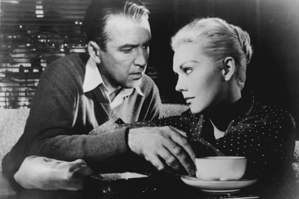James Stewart et Kim Novak dans Vertigo d'Alfred Hitchcock.
