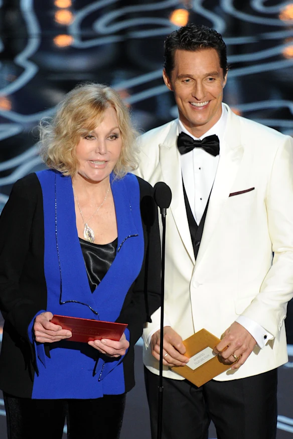 Kim Novak et Matthew McConaughey aux Oscars 2014 – les commentaires sur son apparence sont devenus très pointus.