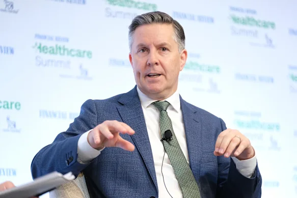 Le ministre de la Santé, Mark Butler, a déclaré que le NDIS était sur la bonne voie et que le gouvernement cherchait un moyen d'abaisser sa courbe de croissance. 