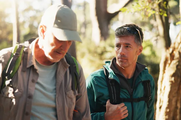 Les experts estiment qu’en raison du conditionnement social, les hommes pourraient avoir besoin d’une approche différente lorsqu’il s’agit de discussions sur la santé mentale.