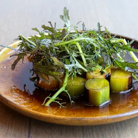 Poireaux grillés au Robata