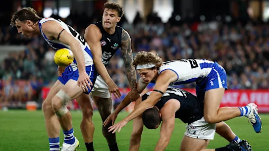 Zane Duursma percute Jacob Weitering.