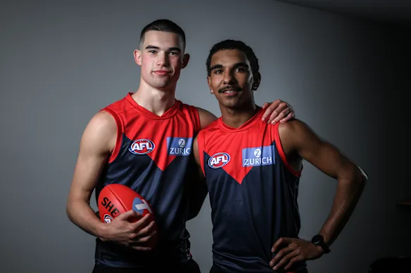 Les premiers joueurs de Melbourne, Xavier Taylor (choix n°11) et Latrelle Pickett (12), repêchage national d'au moins un an.