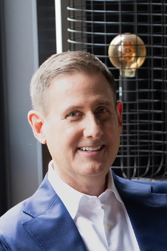 Jon L. Voskuil, directeur général d'Amway ESAN pour la région.