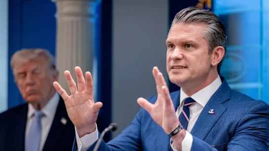 Le fervent Christian Pete Hegseth a quelques tatouages ​​dans sa manche.