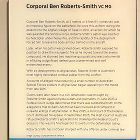 Le panneau d'interprétation à côté de l'exposition Ben Roberts-Smith au Mémorial australien de la guerre mercredi.