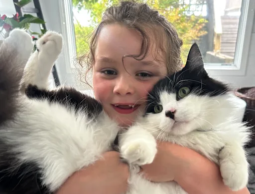 Charlie câline Sparkles, toujours docile.