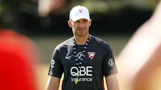 Simon Goodwin au travail avec les Swans.