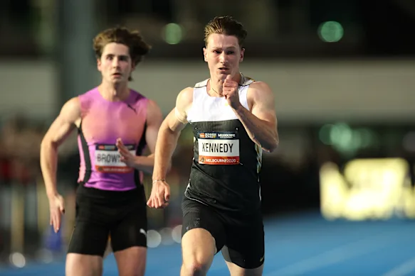 Kennedy s'est enfui pour remporter le 100 mètres au Maurie Plant Meet.