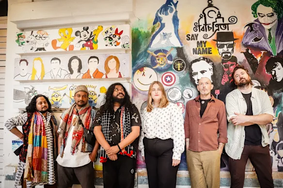 Les membres du groupe, Bengalis et Australiens, se plongent dans le jazz et la musique folk du sud de l'Inde.