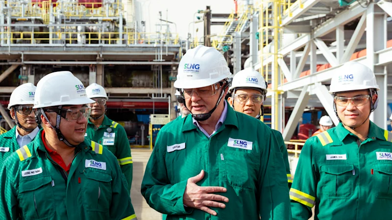 Anthony Albanese approfondit ses liens avec l'Asie du Sud-Est plutôt que de se concentrer sur l'aide américaine