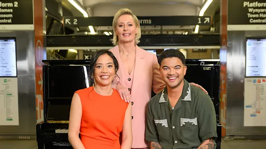 Animatrice de The Piano, Amanda Keller, avec Andrea Lam et Guy Sebastian.