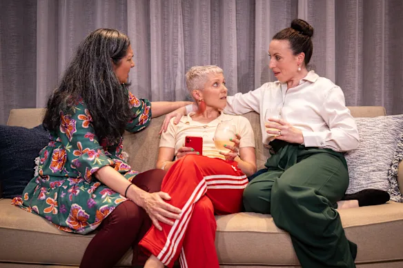 Dans Spare a Thought For Jana Wendt, un groupe d'amis partent ensemble à la campagne.