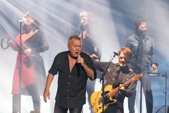 Jimmy Barnes se produit au Rod Laver Arena le 10 avril.