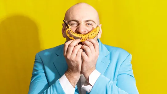 L'homme chante la même chanson encore et encore pendant une heure est au Westin jusqu'au 19 avril.