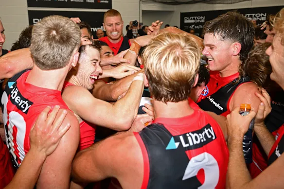 Les Bombers célèbrent leur victoire.