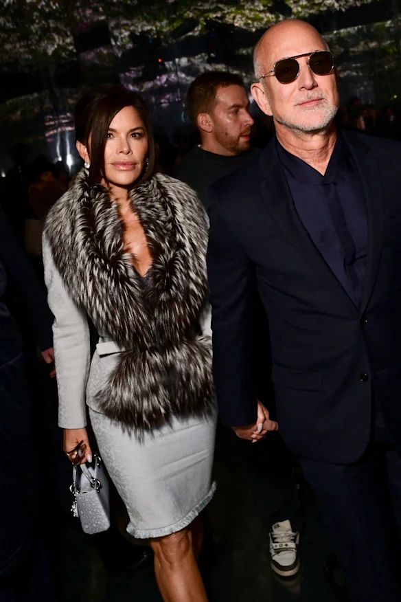 Lauren Sánchez Bezos et Jeff Bezos à la Fashion Week de Paris.