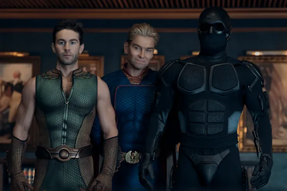 Chace Crawford, Antony Starr et Nathan Mitchell dans la cinquième saison de The Boys.