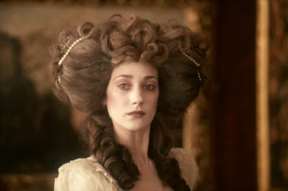 Marisa Berenson dans le film, certains comparent le roman Flesh, lauréat du Booker.