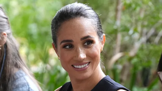 Meghan, duchesse de Sussex, participe à une séance de thérapie dans le jardin Kelpie avec des patients adolescents lors d'une visite au Royal Children's Hospital.