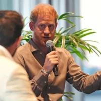 Le prince Harry parle de la santé mentale des hommes et devient père lors de l&rsquo;événement Western Bulldogs Movember