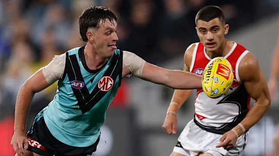La star de Port Adelaide, Zak Butters, a été plongée dans une tempête de controverses à propos d'un commentaire adressé à un arbitre lors du Gather Round.