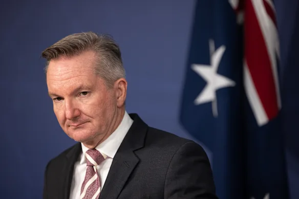 Le ministre du Changement climatique et de l'Énergie, Chris Bowen, à Sydney jeudi.