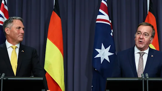 Le ministre de la Défense Richard Marles (à gauche) avec son homologue allemand Boris Pistorius, lors d'une conférence de presse conjointe au Parlement jeudi.