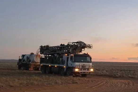 Une équipe de forage mobilisée sur le projet de titane Muckanippie de Petratherm en Australie du Sud