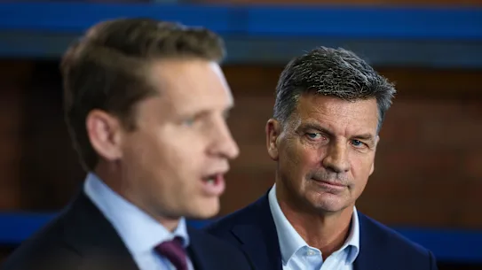   Andrew Hastie (à gauche) et Angus Taylor (à droite).  