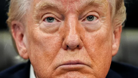 Donald Trump dans le Bureau Ovale samedi.
