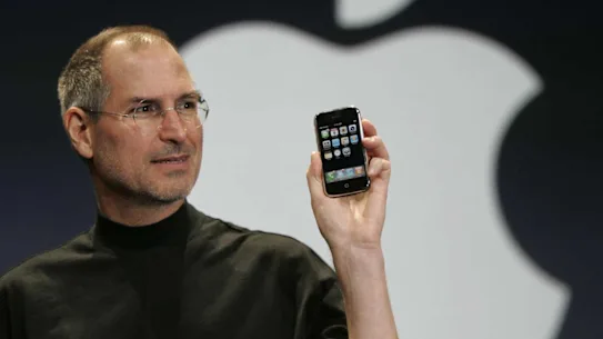 Changeur de donne : Steve Jobs lors de la présentation du premier iPhone le 9 janvier 2007.