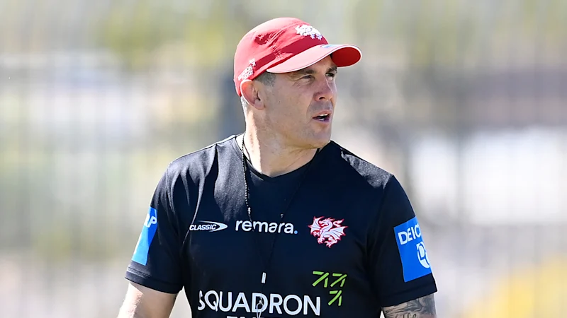 Michael Ennis suit Shane Flanagan à la porte des St George Illawarra Dragons ; Willie Talau et Tom Eisenhuth deviennent assistants