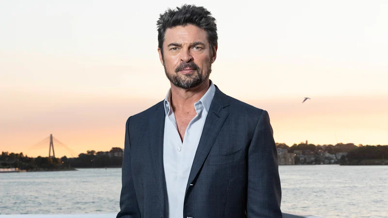 L'année de vie de Karl Urban en Australie a été la plus difficile de sa vie. Il n'a aucun regret