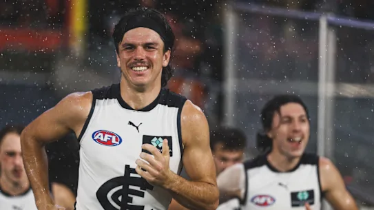 Elijah Hollands s'épuise pour les Blues.