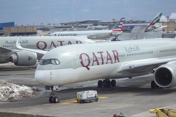 Qatar Airways gère un service limité, une grande partie de son espace aérien étant affectée par le conflit au Moyen-Orient.