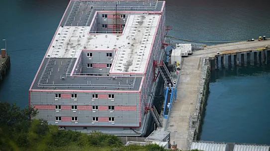Le Bibby Stockholm, une barge d'hébergement, était utilisé pour héberger des demandeurs d'asile dans le cadre du contrat britannique de Corporate Travel.