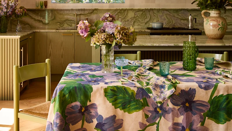 Peur de la couleur sur votre lit ? Installez-vous confortablement avec cette combinaison inspirée d'un jardin printanier