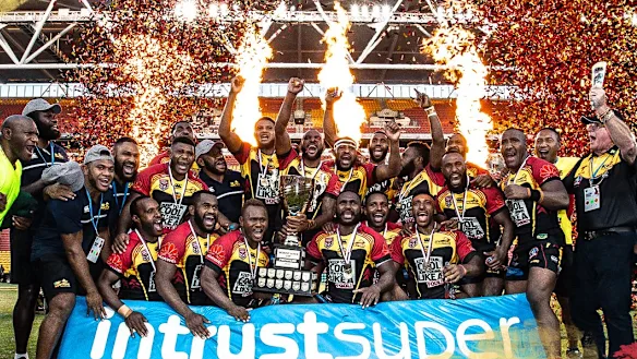 Les PNG Hunters célèbrent leur triomphe à la Queensland Cup 2017.