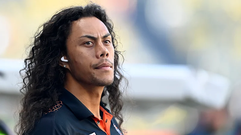 La star des Wests Tigers, Jarome Luai, visite Port Moresby alors que les craintes en matière de sécurité de la ligue de rugby s'atténuent