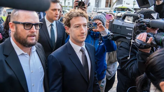Mark Zuckerberg arrive cette année au tribunal de Los Angeles pour un procès historique pour dépendance aux médias sociaux.