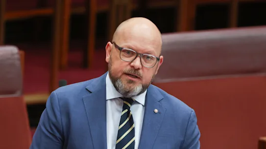 Le sénateur Matt O'Sullivan dirige la politique de garde d'enfants de la Coalition.