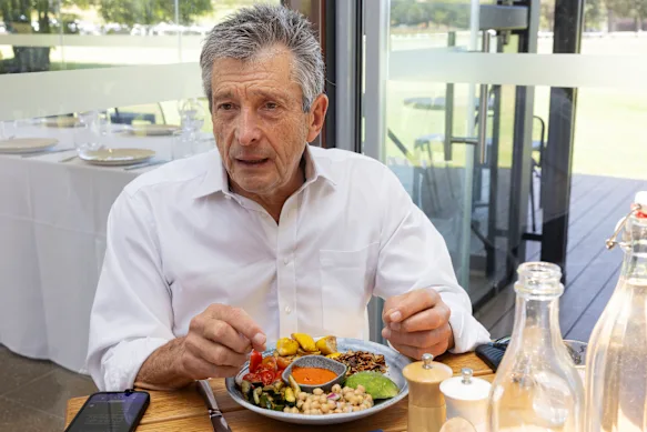 Le chorizo ​​​​est hors du menu lors du déjeuner avec le Dr Stephen Fenton, défenseur de la santé cardiaque.