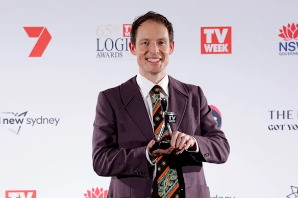 Guy Montgomery avec le prix Graham Kennedy pour les nouveaux talents les plus populaires.