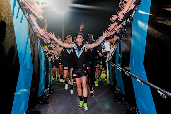 Zak Butters fait décoller Port Adelaide après sa victoire émouvante contre Geelong samedi.