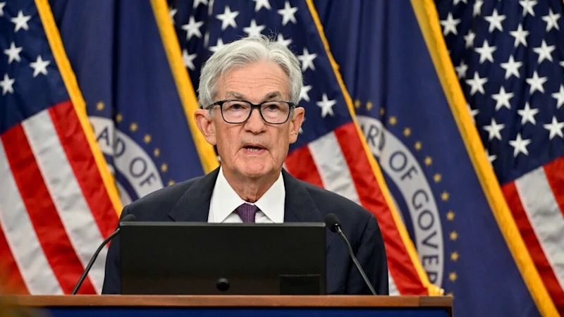 Le président de la Fed vise Trump et promet de rester à bord