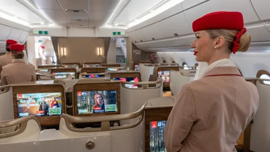 La cabine de classe affaires d'un avion Emirates. 