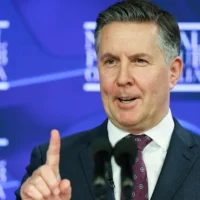 L&rsquo;AMA demande une augmentation des remises dans le cadre d&rsquo;un différend sur les honoraires des spécialistes avec Mark Butler