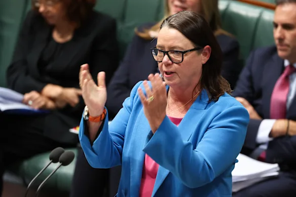 La ministre des Ressources, Madeleine King, affirme que l'Australie prend les devants en matière de terres rares.